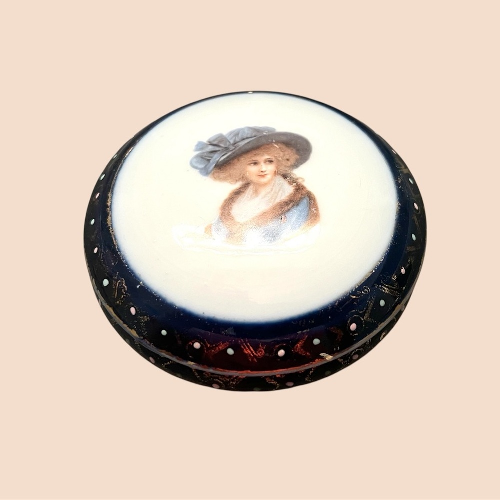 Antique Royal Vienna Hand-Painted Porcelain Trinket Box